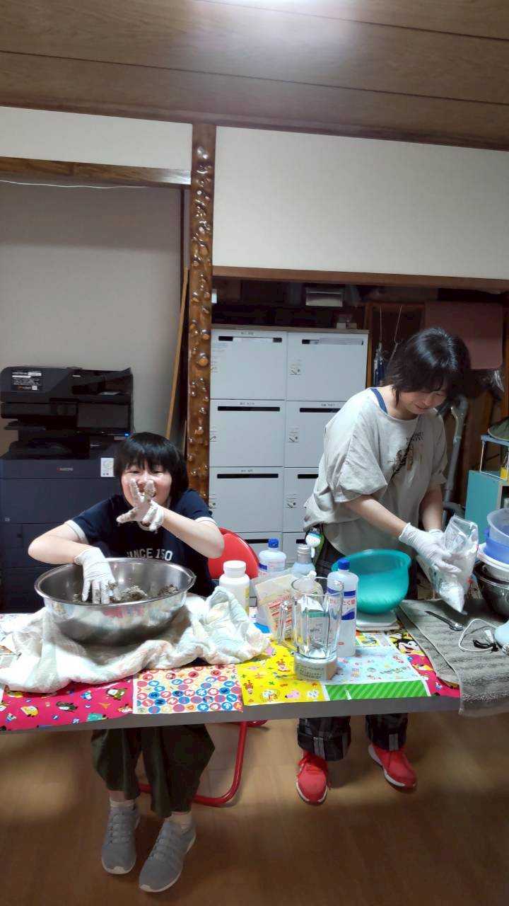 なーにを作っているのかな？